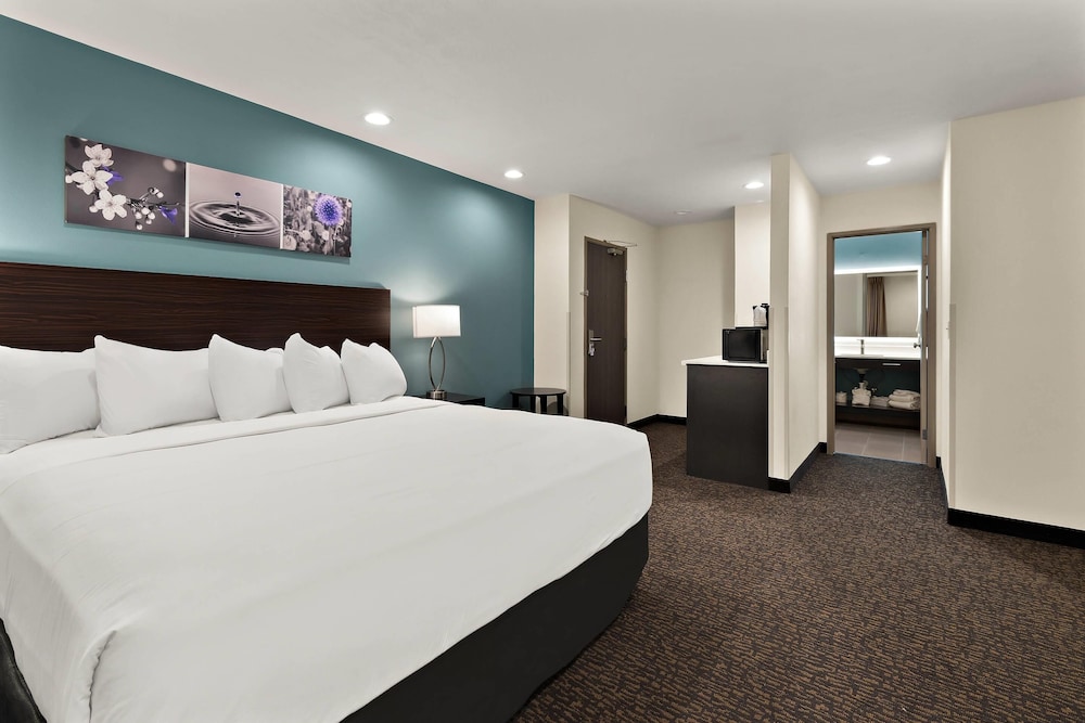 Upgrade, Suite, 2 Queen Beds, Sofa