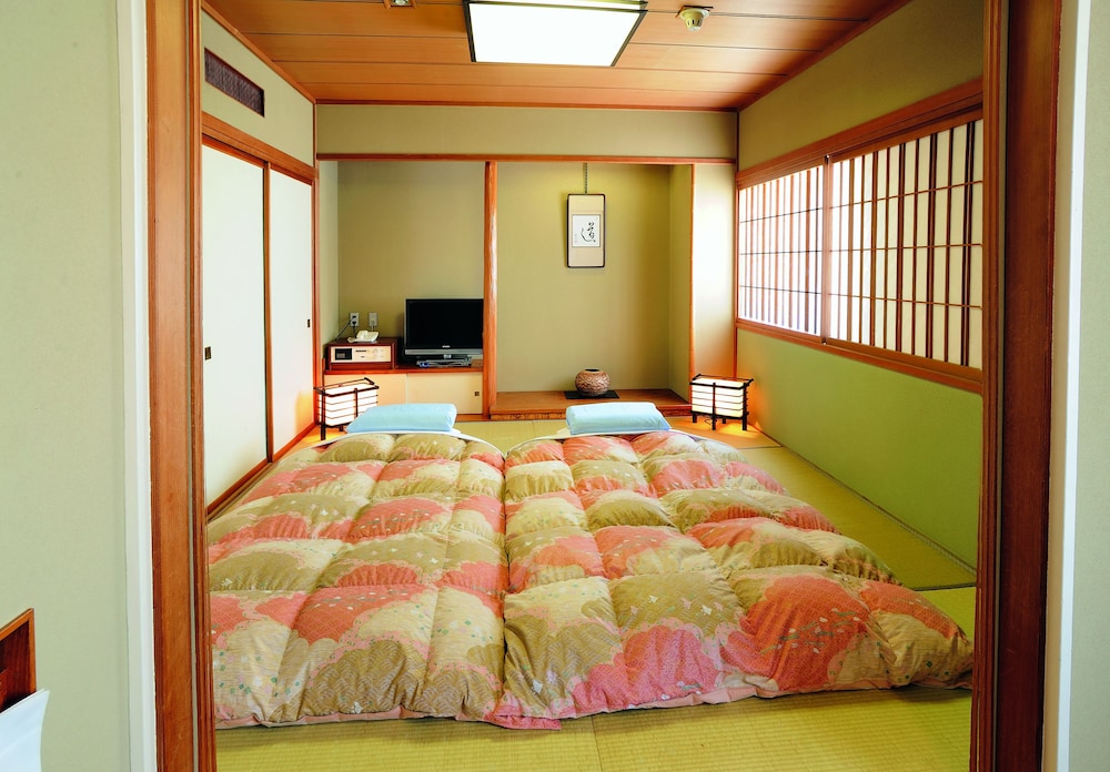 Bandai Silver Hotel 13/58