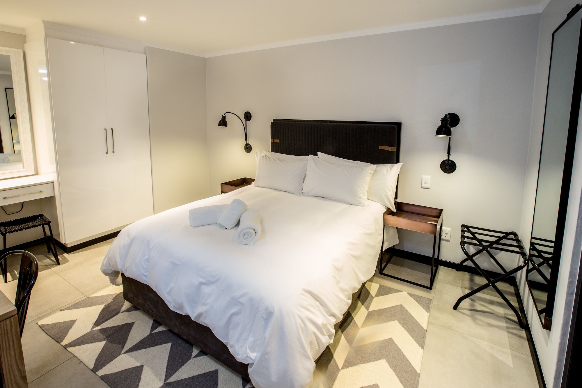 EXECUTIVE, STUDIO, APARTMENT