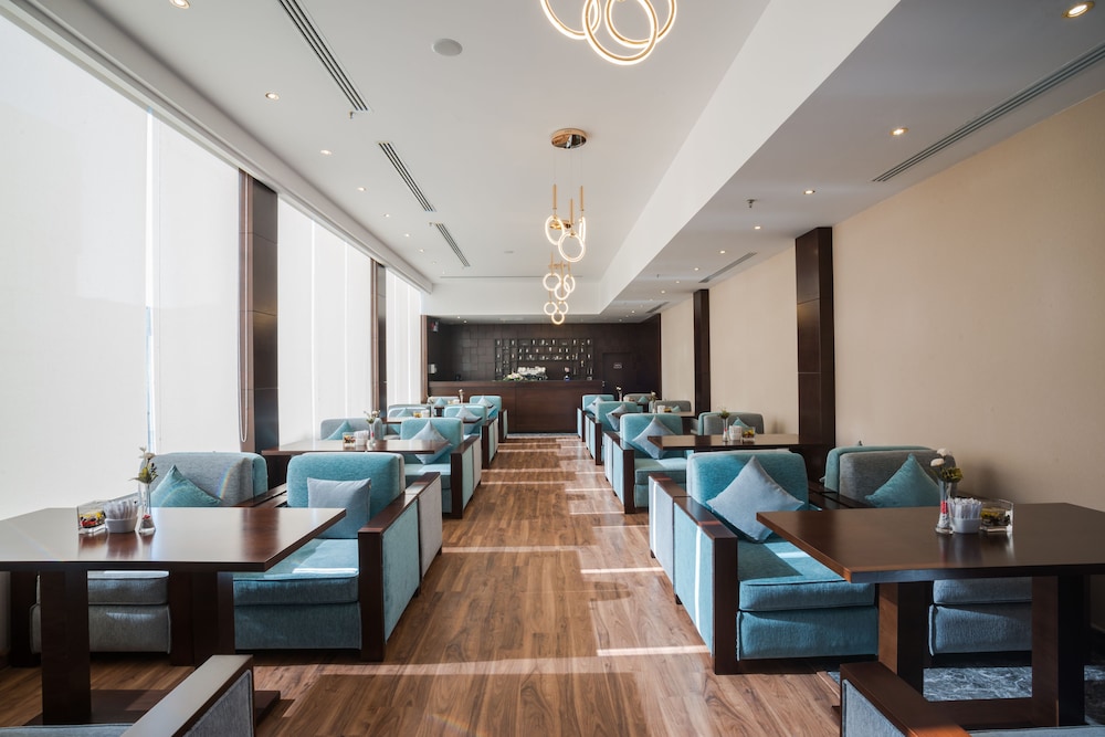 نافيتي ورويك الدمام(Naviti Warwick Dammam) 23/40