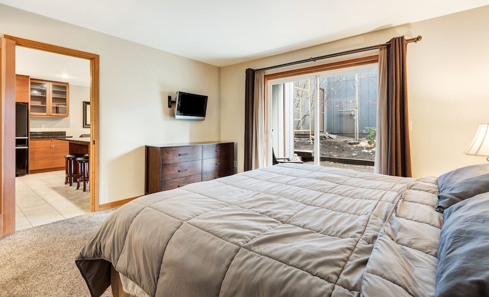 Bend Riverside Inn &amp; Suites 18/51