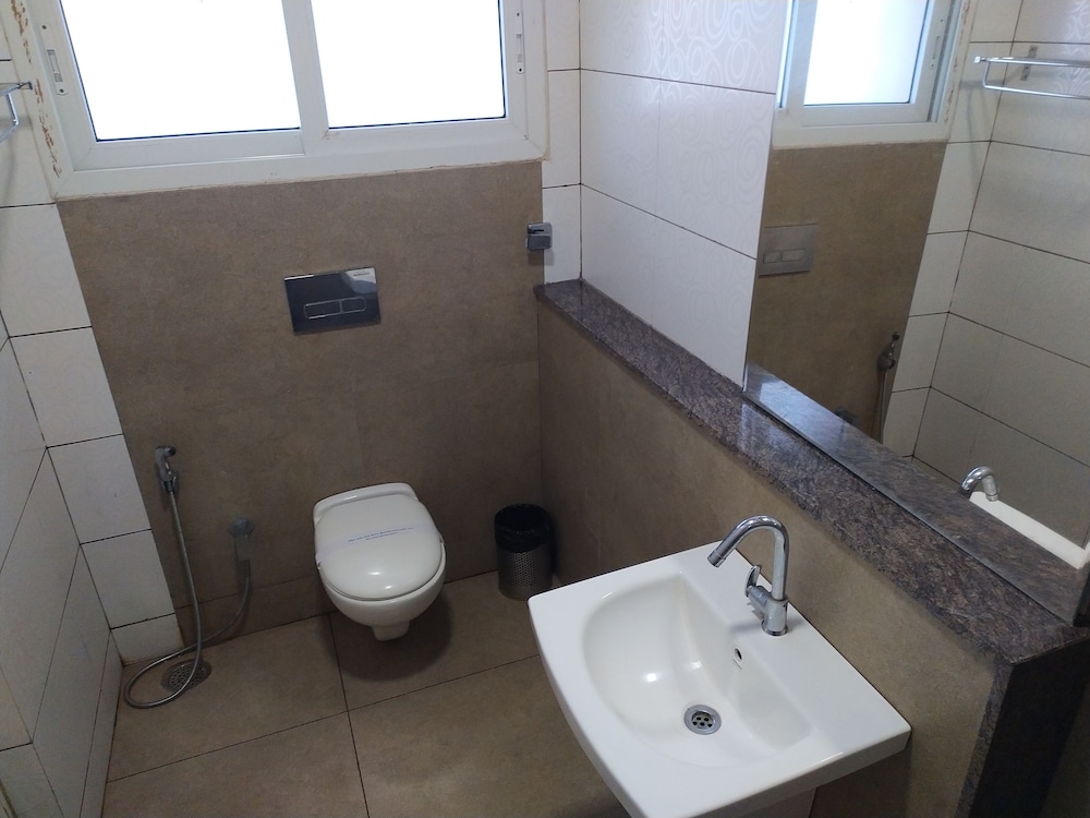 HOTEL SOWNTHARIYAM 26/30