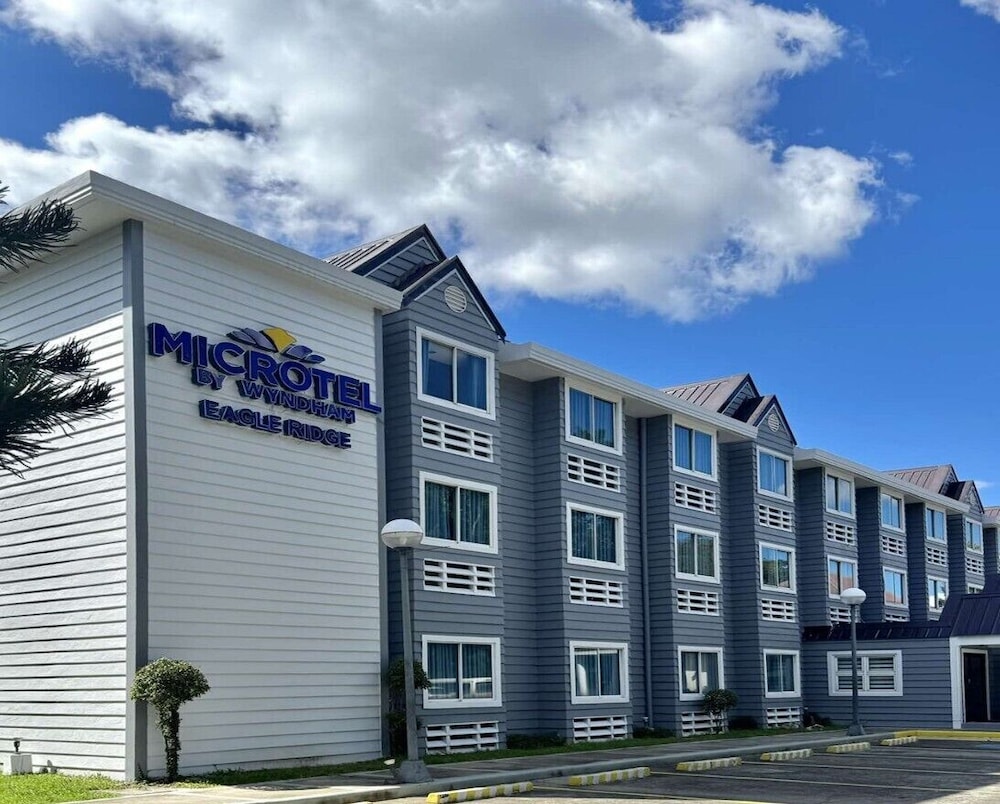 Microtel By Wyndham Eagle Ridge Cavite in General Trias