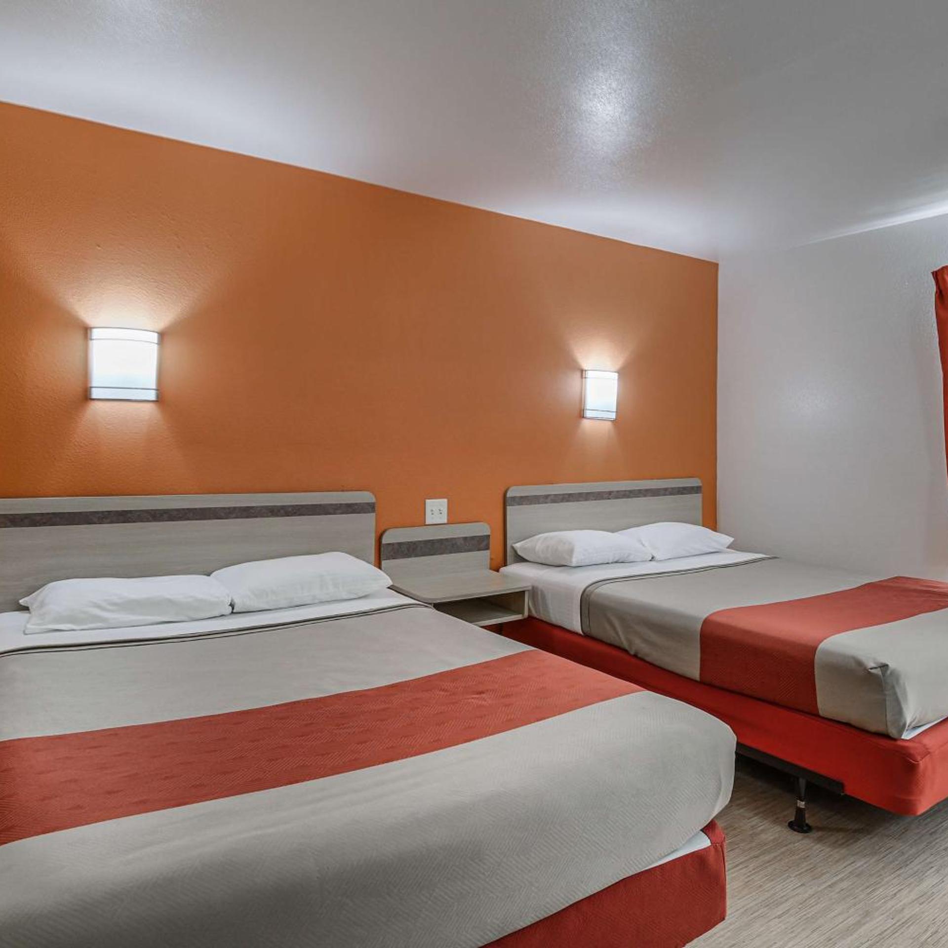 2 Queen Beds - Non-Smoking, Motel6 Pasadena, TX 6/10