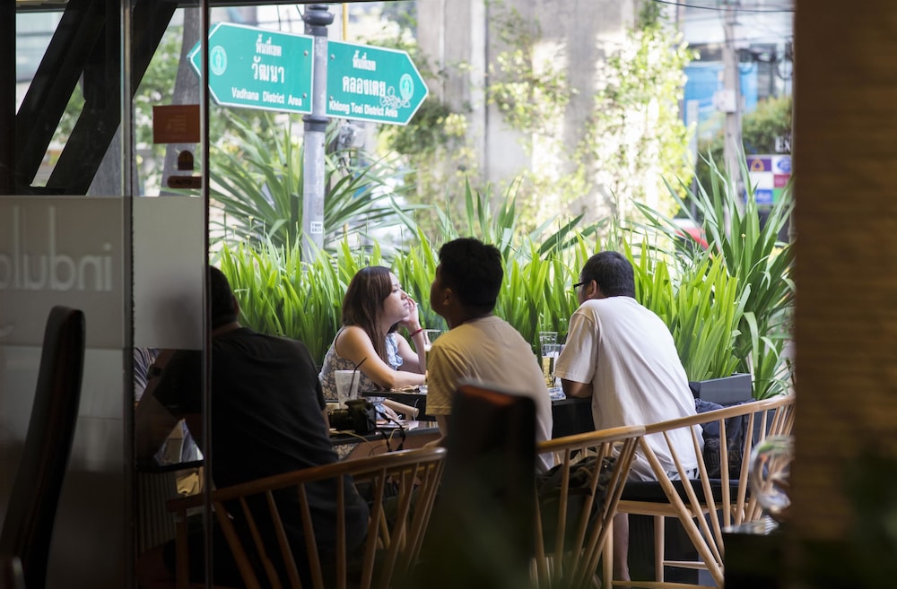 S Sukhumvit Suites Hotel 50/57