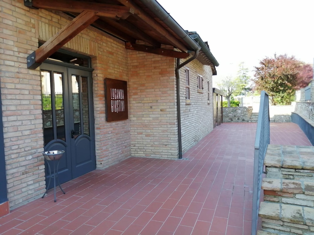 Locanda Giustini 35/46