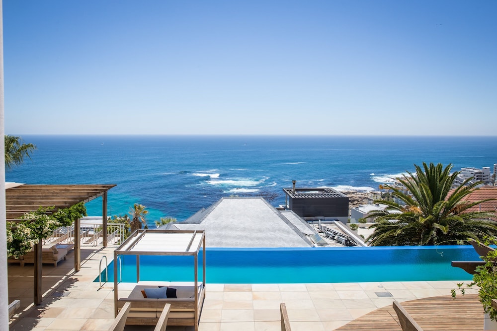 Compass House Boutique Hotel 38/48