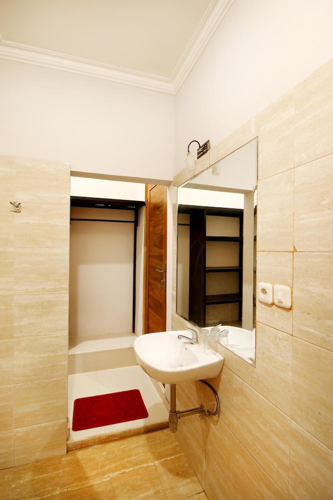 Hotel Wahyu Dana 16/46