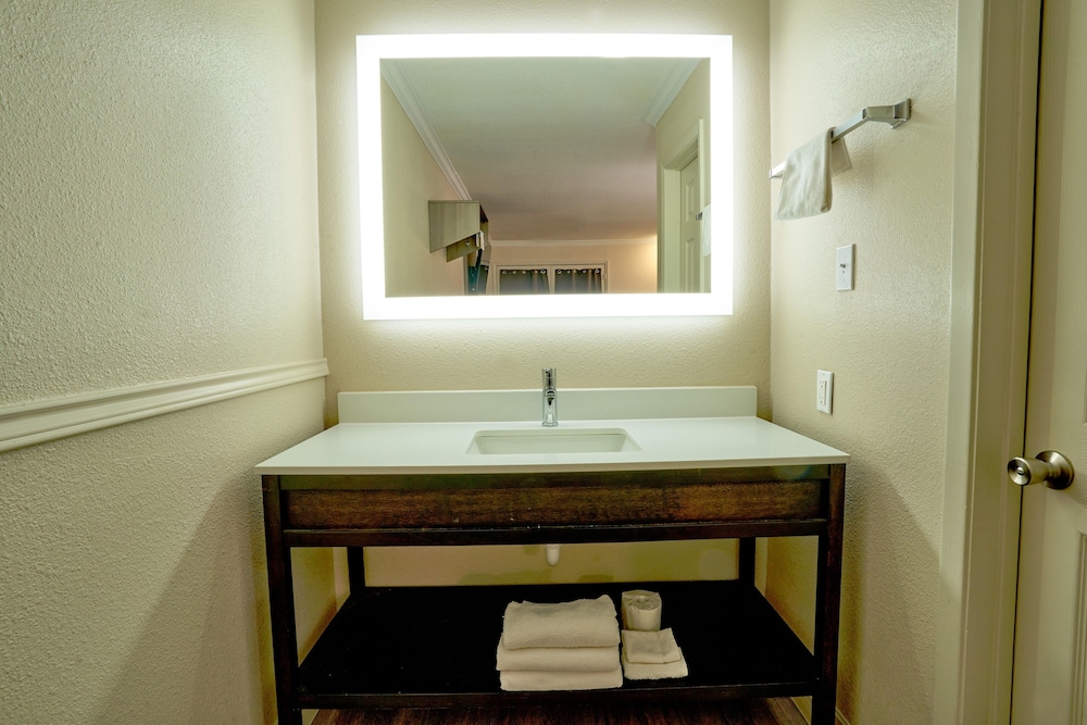 Family Garden Inn Suites 48/50