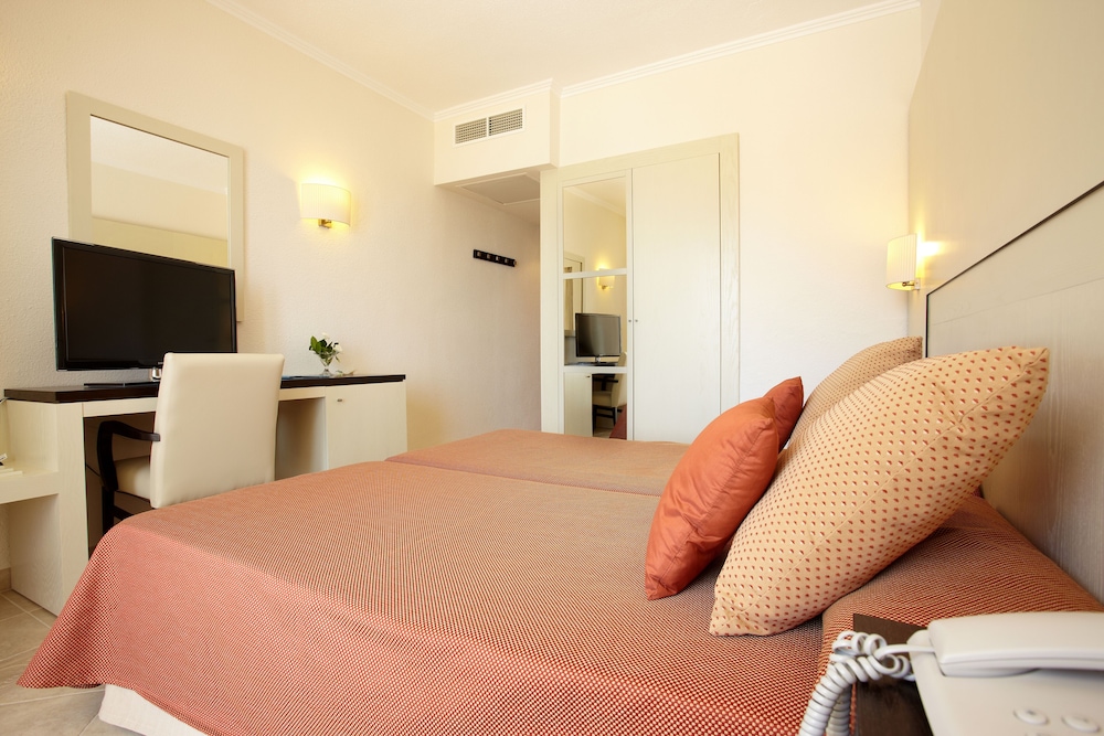 Room, Single, Twin Beds, Balcony