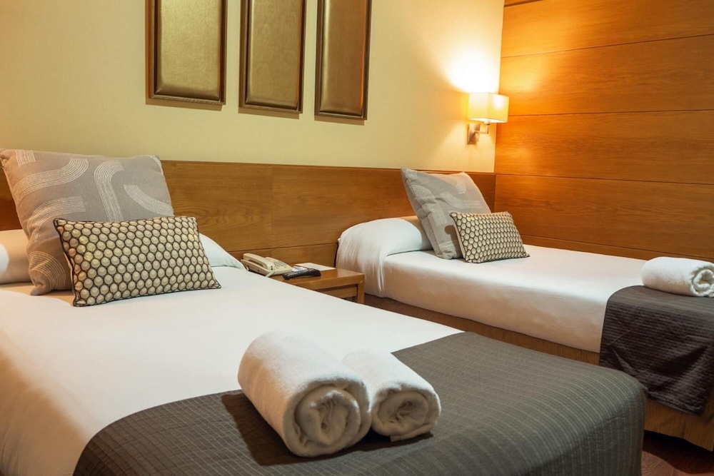 Sterling Hotel 17/34