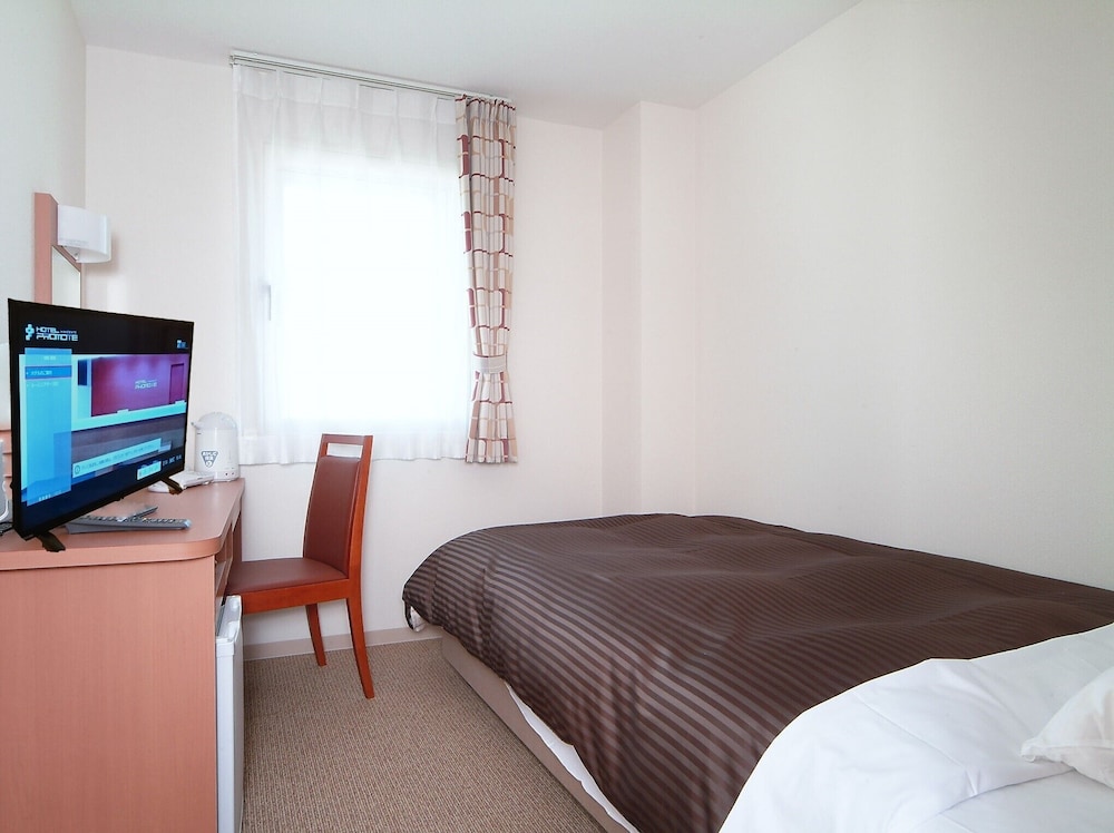 ROOM, SINGLE