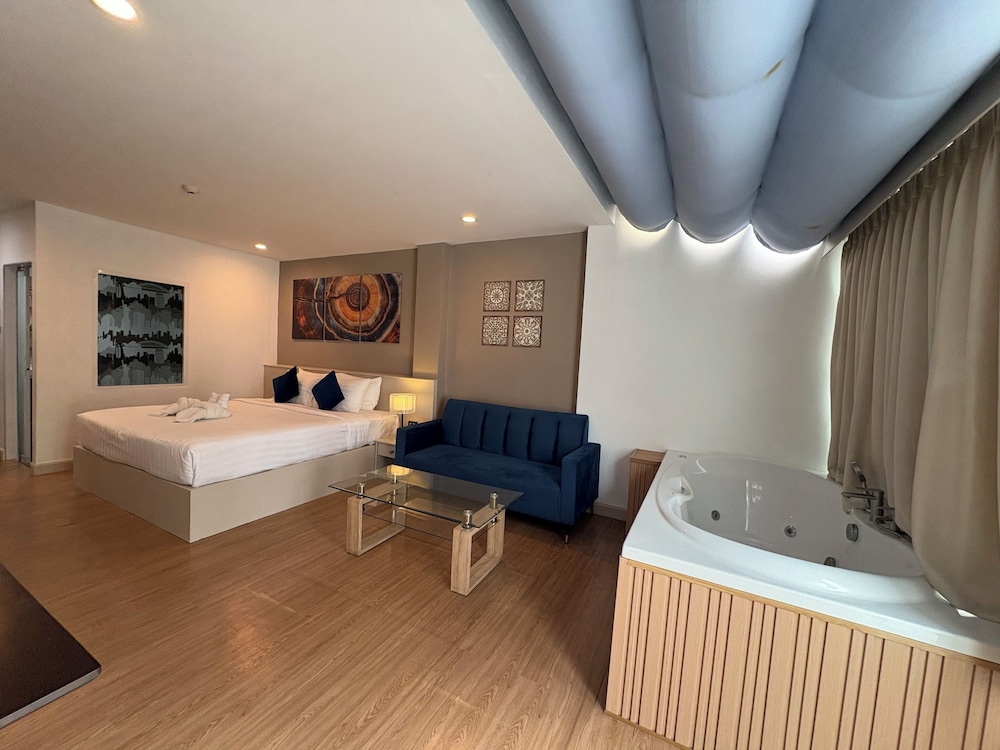MODERN LIVING HOTEL 7/45