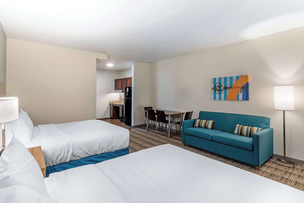 Efficiency, Suite, King Bed, Sofa