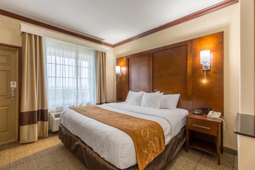 Room, King Bed, Hot Tub