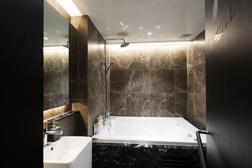 Mari Hotel 45/50