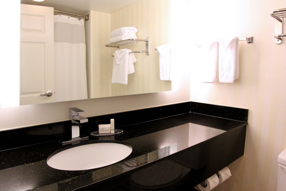 Fairfield Inn Suites Charleston Airport Convention Center 15/45