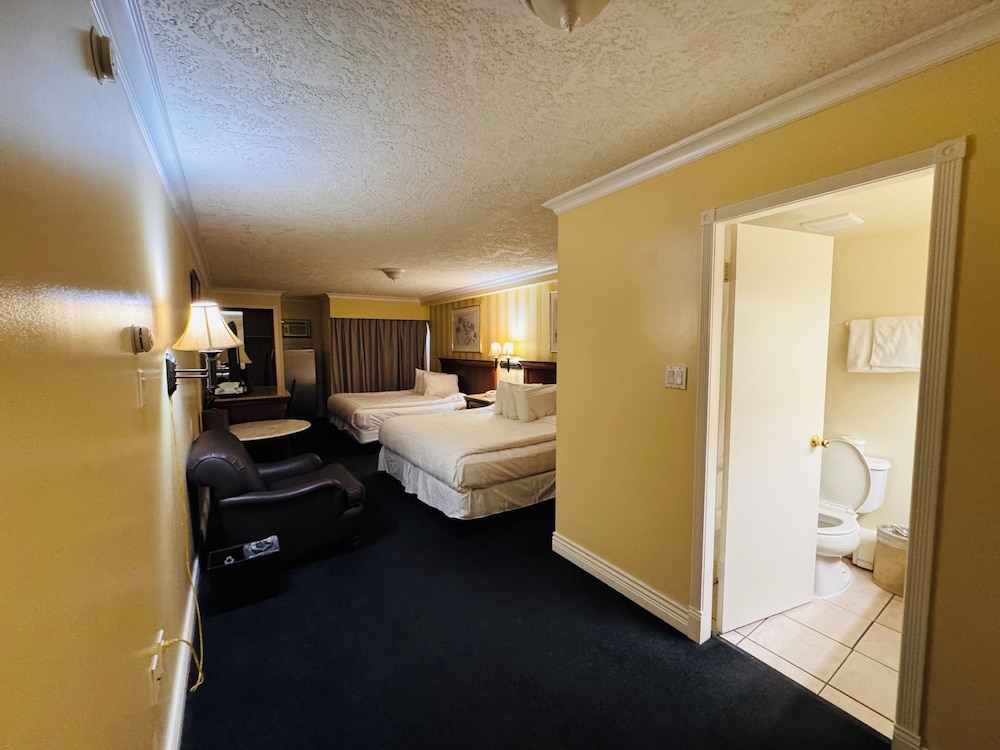 Island Travel Inn Hotel 55/55