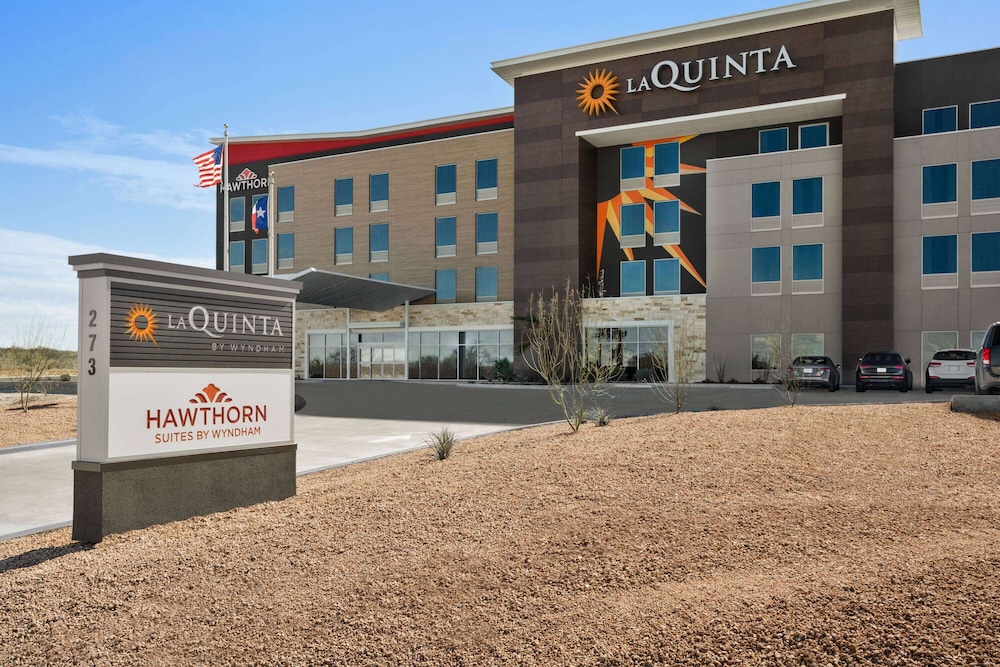 Hawthorn Extended Stay by Wyndham Del Rio 52/65