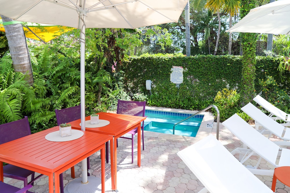 Almond Tree Inn 40/67
