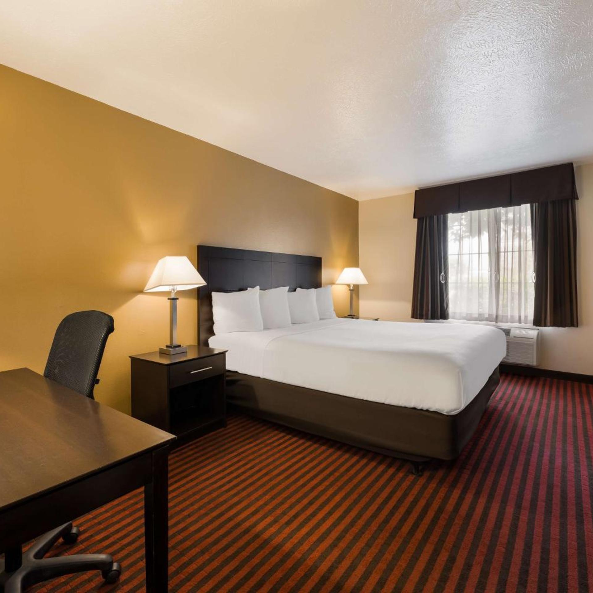 غرفة بسرير كينج لذوي الإعاقة، Best Western Salinas Valley Inn & Suites 4/8