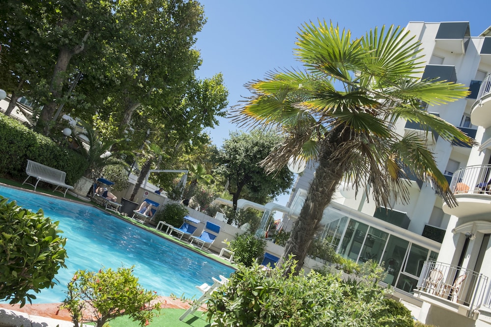Hotel Ambassador 43/48