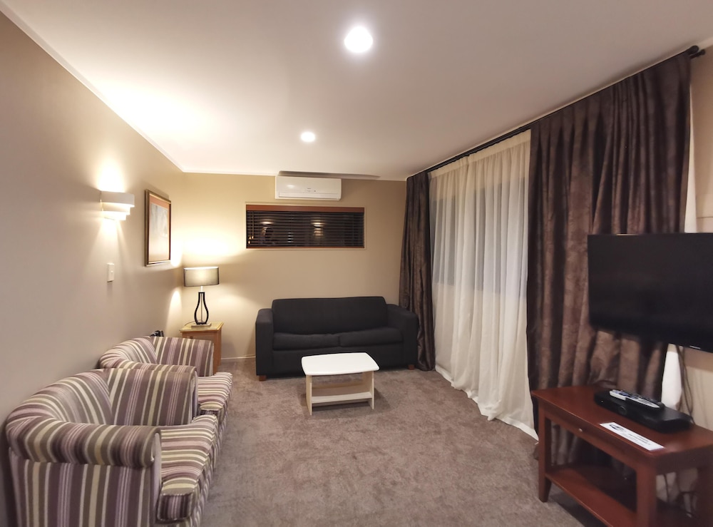 Cornwall Park Motor Inn 34/47