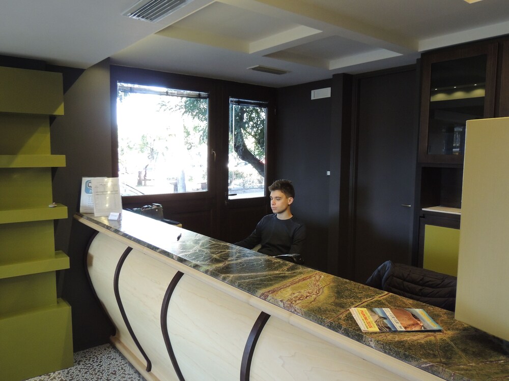 Hotel Zeus Pompei 11/50