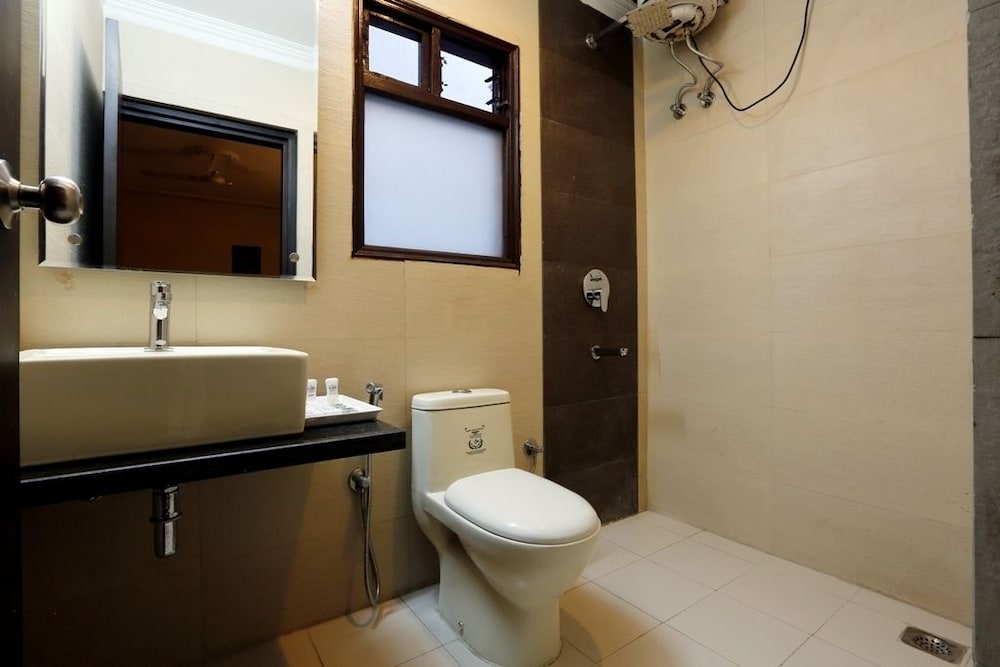 La Sapphire Hotel 50/50