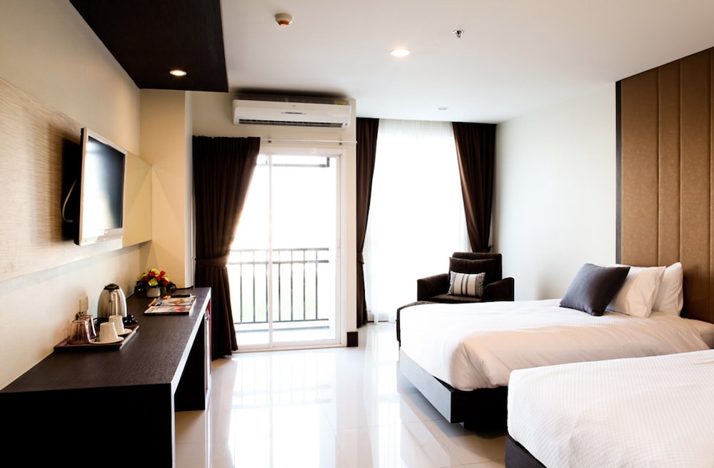 Crystal Suites Suvarnabhumi Airport 18/63