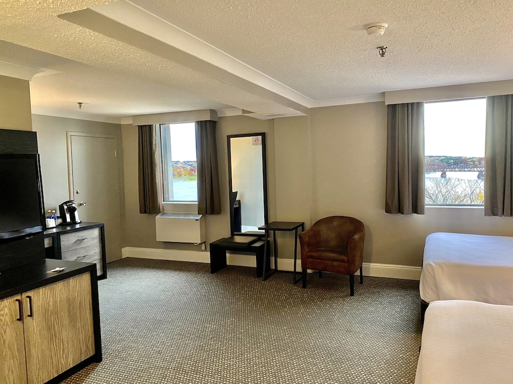 Crowne Plaza Fredericton Lord Beaverbrook 52/74
