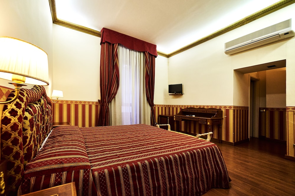 Bramble Luxury Suites 56/85