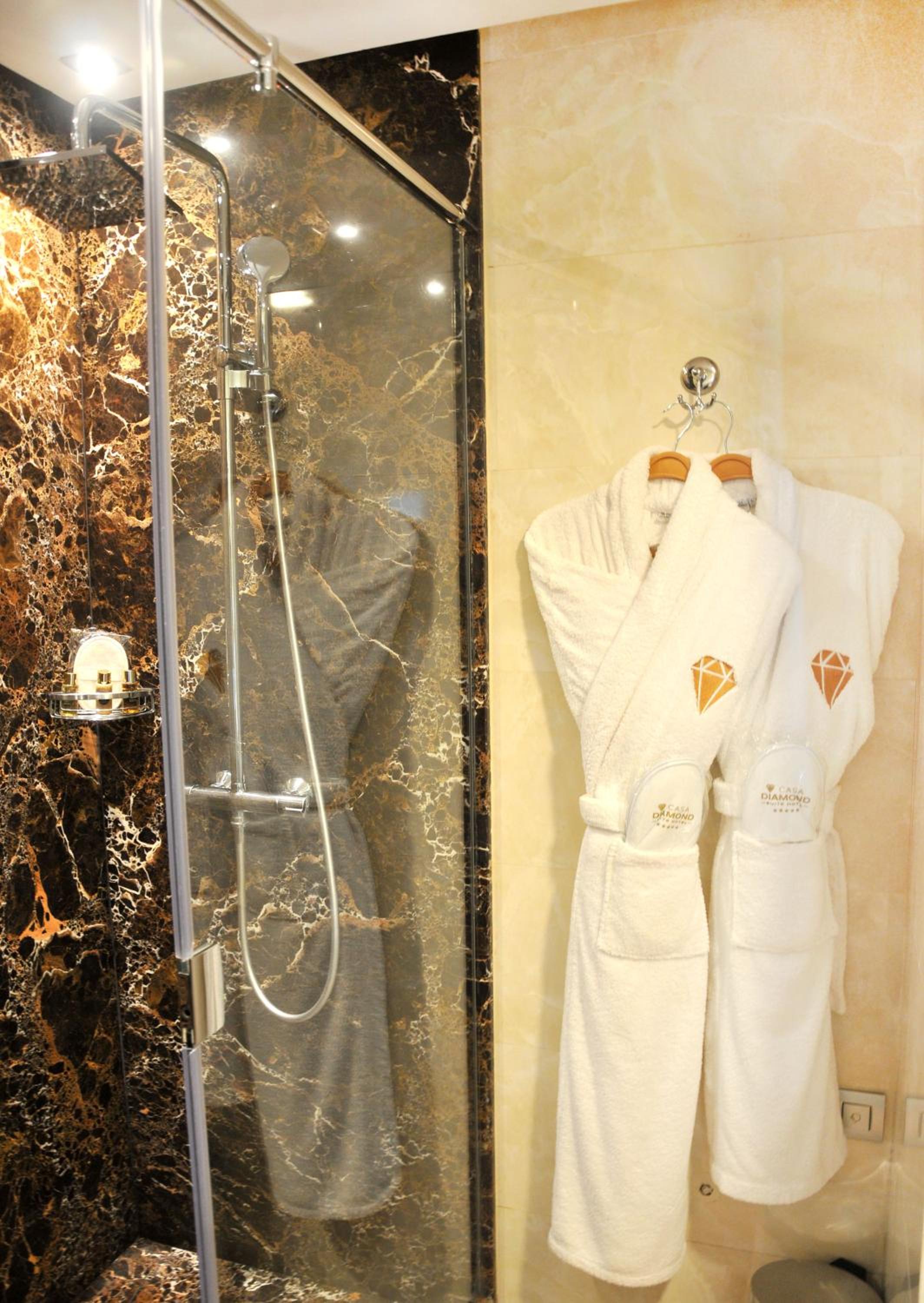 جناح جونيور كلاسيكي بسرير كينج وسرير كوين مع أريكة، Suite Hotel Casa Diamond 9/14