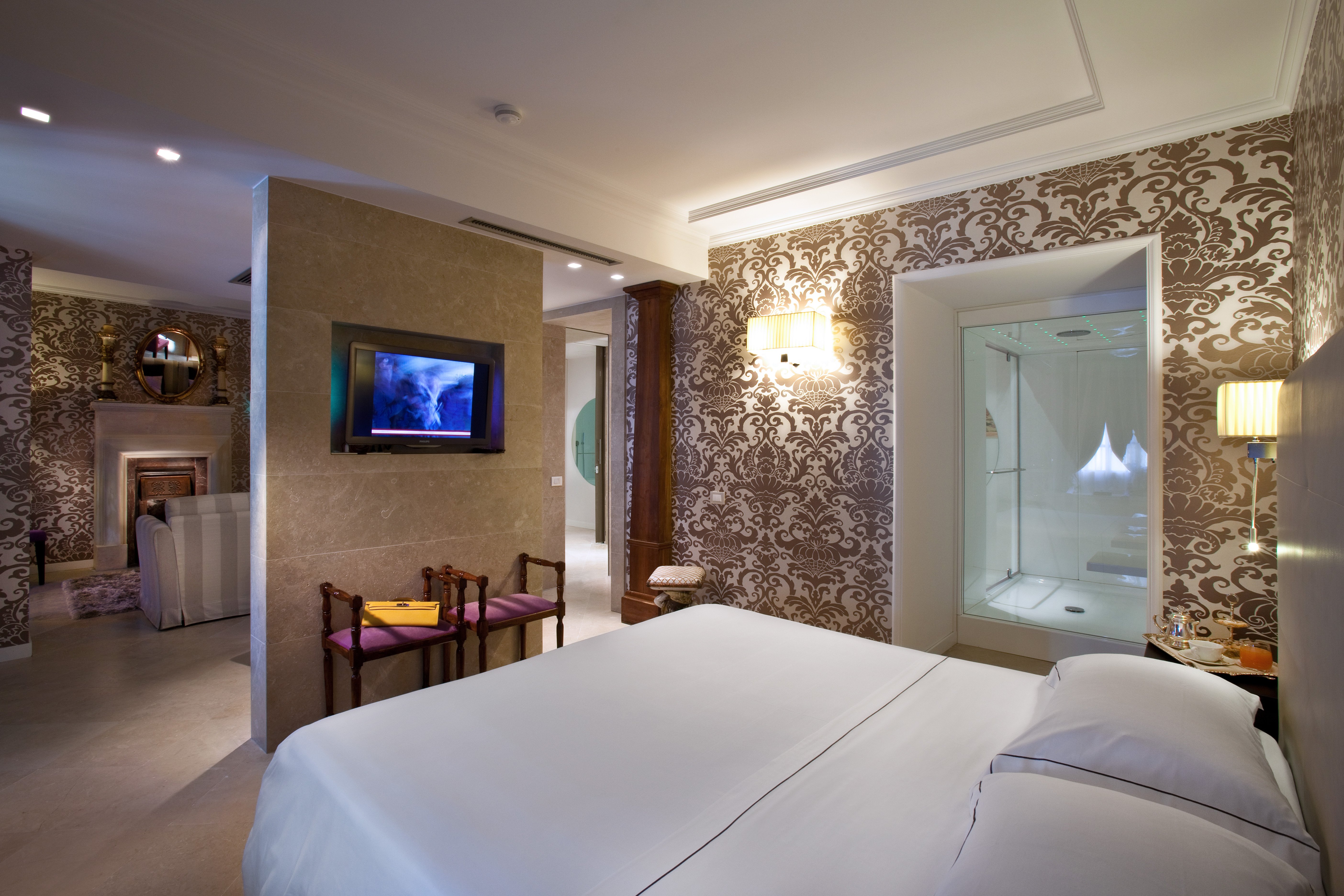 1 BEDROOM, SUITE