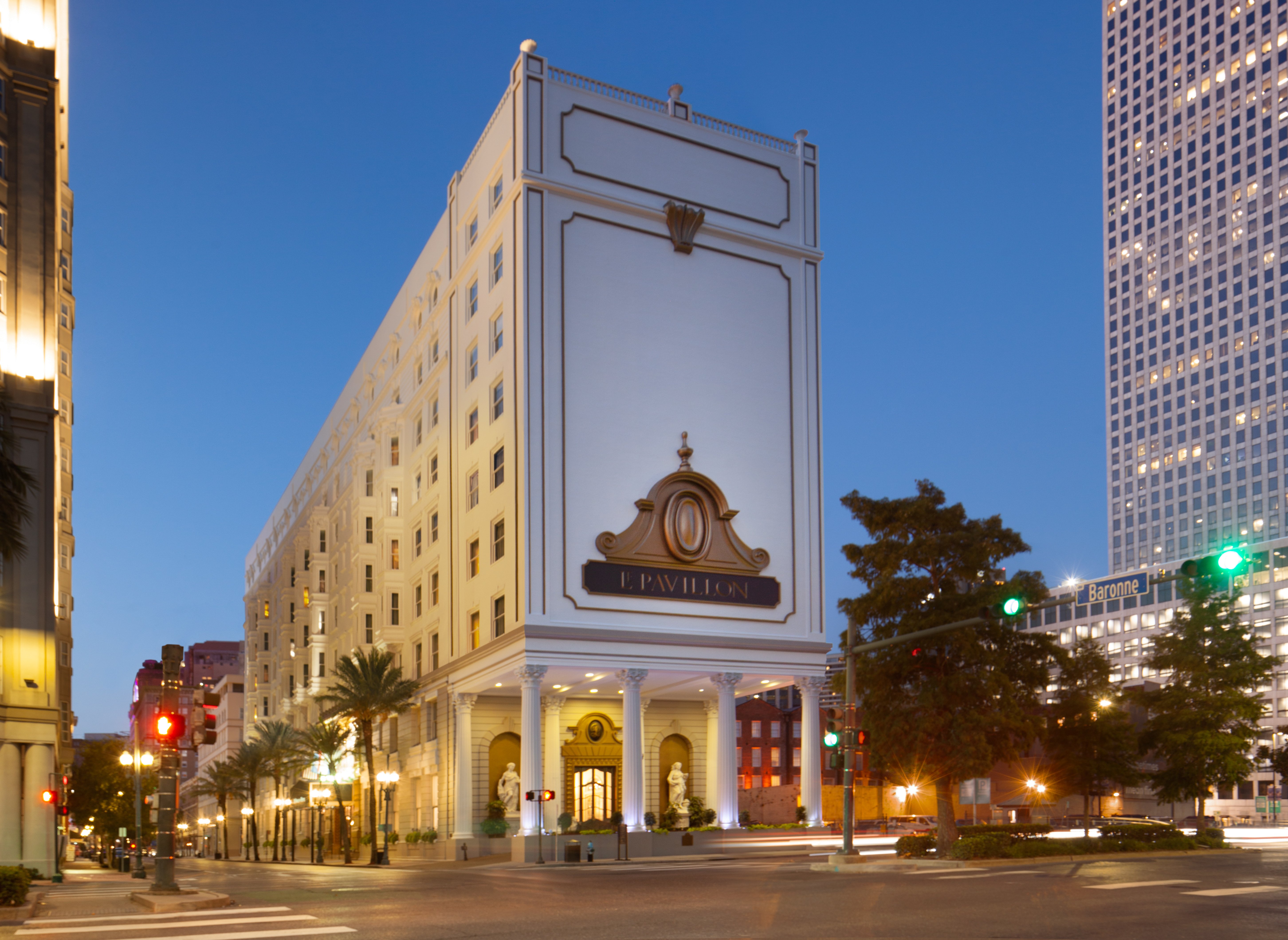 Le Pavillon Hotel 3/77