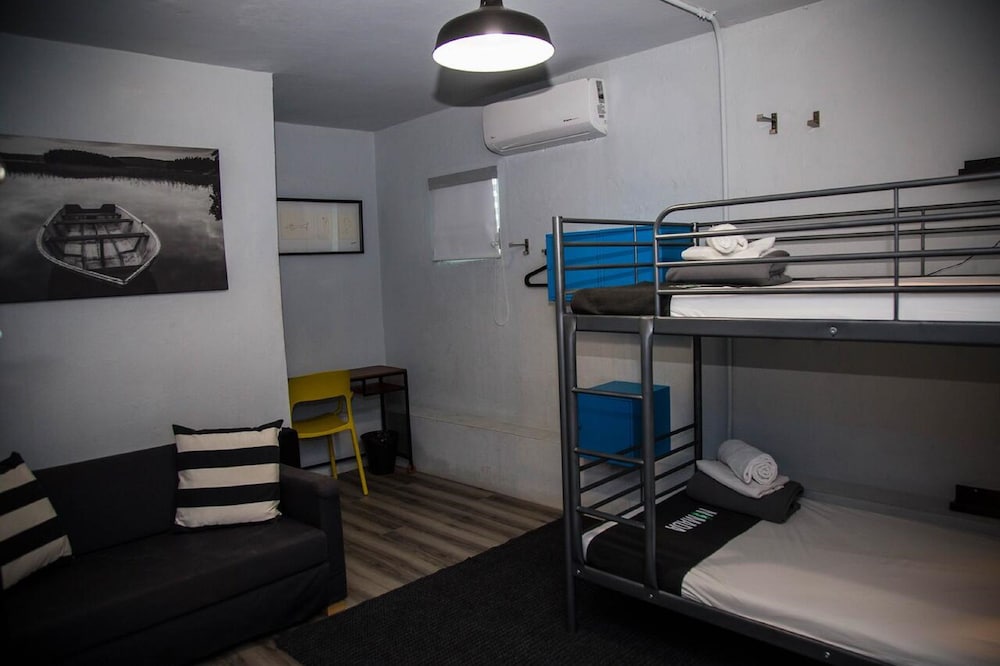Nomada Urban Beach Hostel 32/39