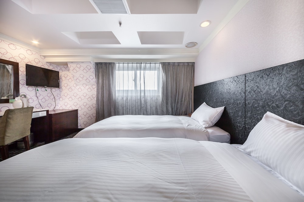 Ferrary Hotel 15/50