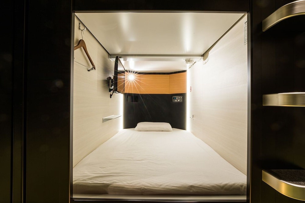Glansit Akihabara Comfort Capsule Hotel 3/22