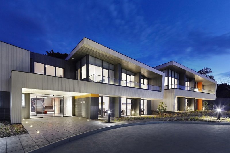 FLINDERS HOTEL 2/7