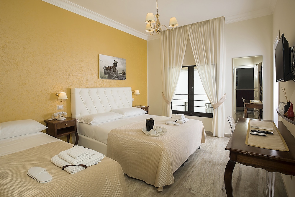 Neapolitantrips Hotel Royale 10/36