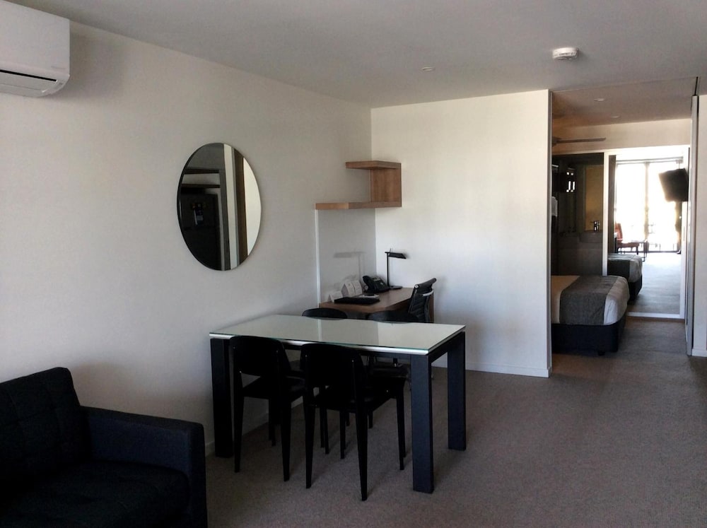 Morgan Suites 44/64