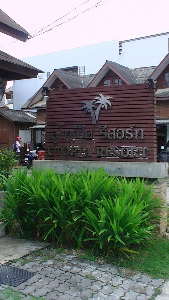 Utopia Resort 54/62