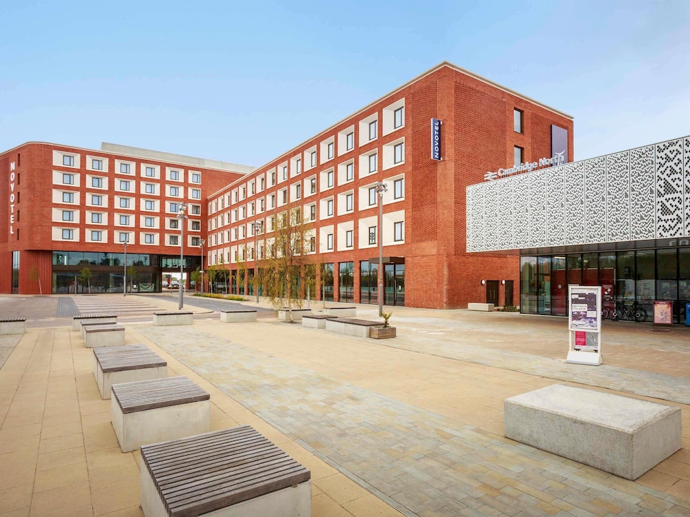 NOVOTEL CAMBRIDGE NORTH 66/70