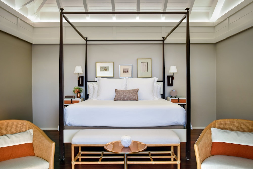 Suite, King Bed, Ocean View, with Pool