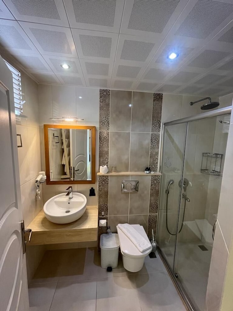 Kas Maki Hotel 50/50