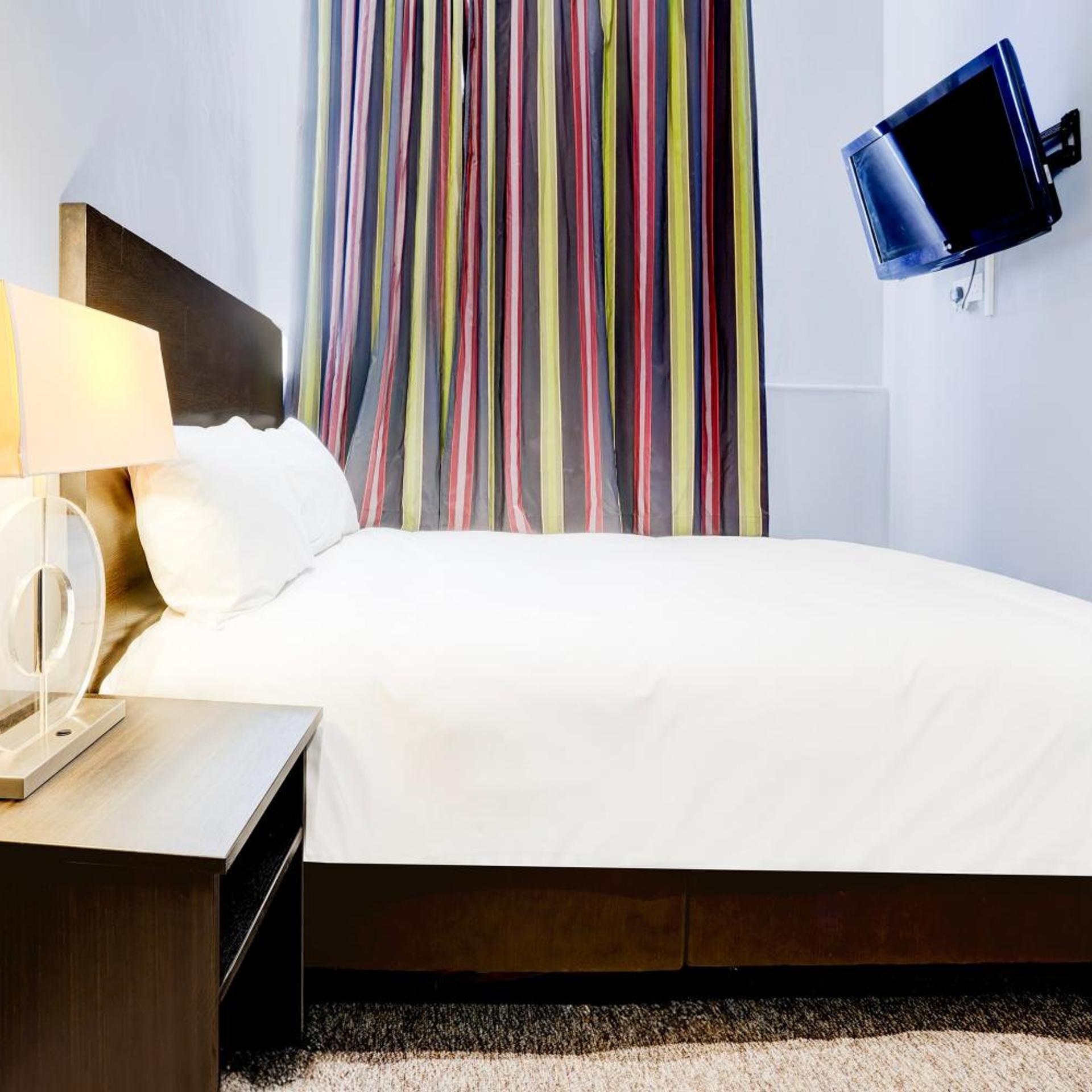 Standard, King Bed, London Shelton Hotel, Finsbury Park 3/4