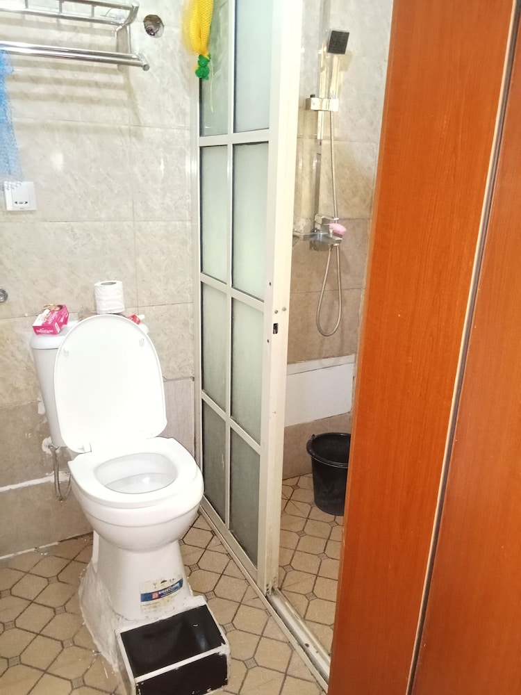 B's Hive Hotel & Suites 27/30