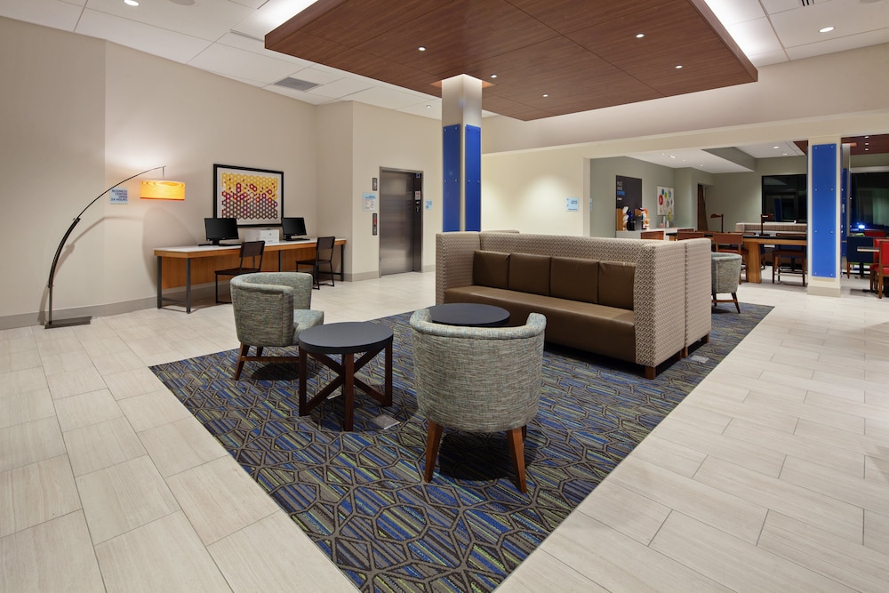 Holiday Inn Express Hotel Suites Ventura Harbor 36/69