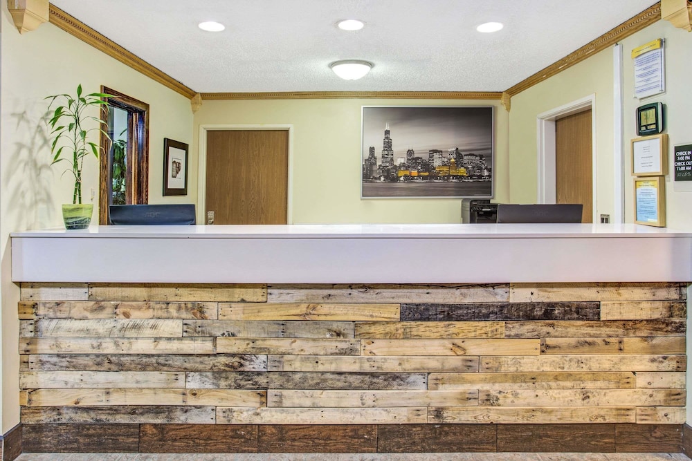 Days Inn by Wyndham Great Lakes Naval Base 3/17