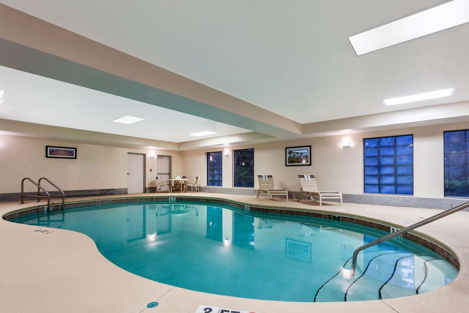 La Quinta Inn & Suites by Wyndham Port Orange / Daytona 34/57